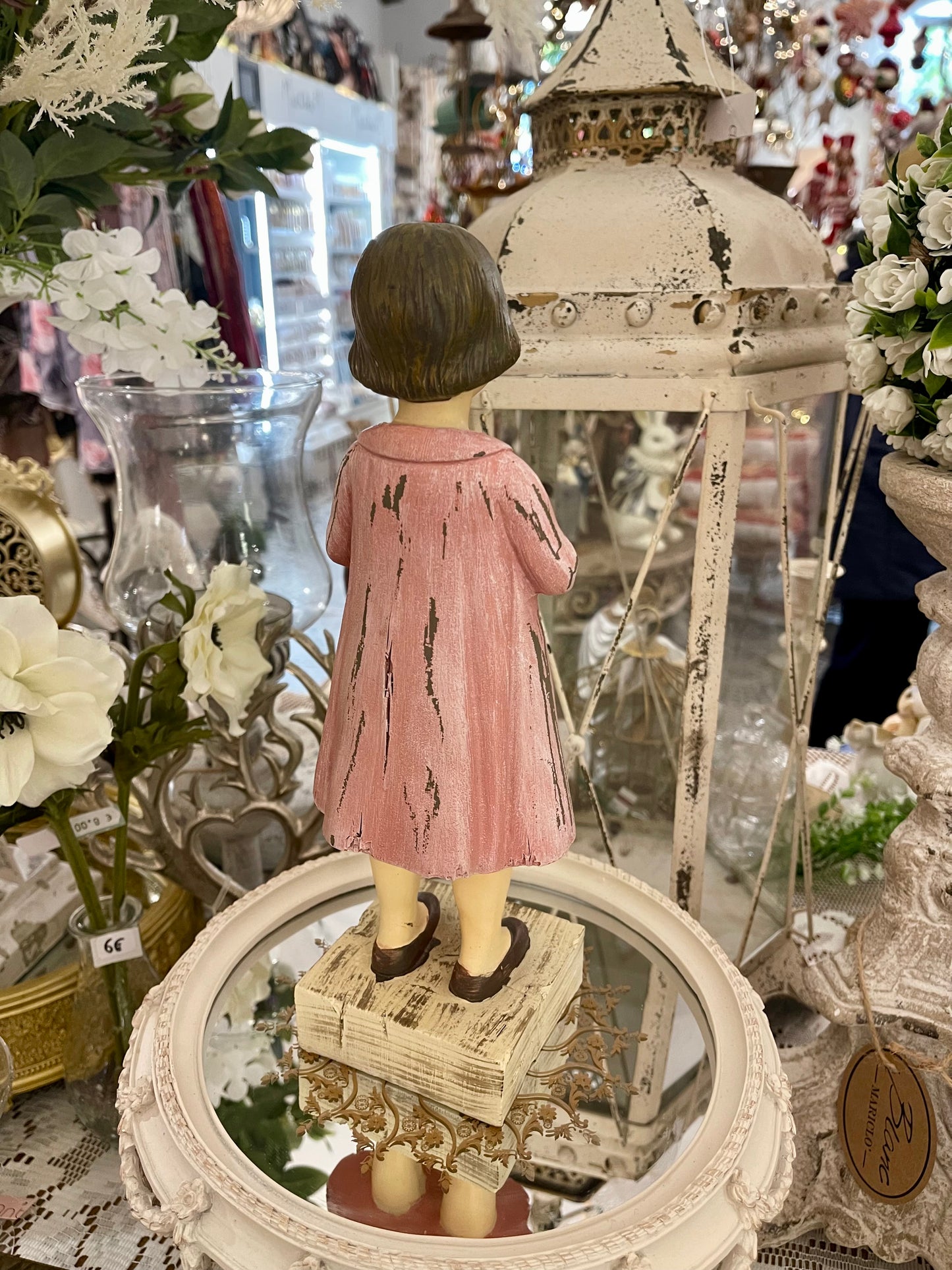 Petite Fille Victorienne avec Poupée