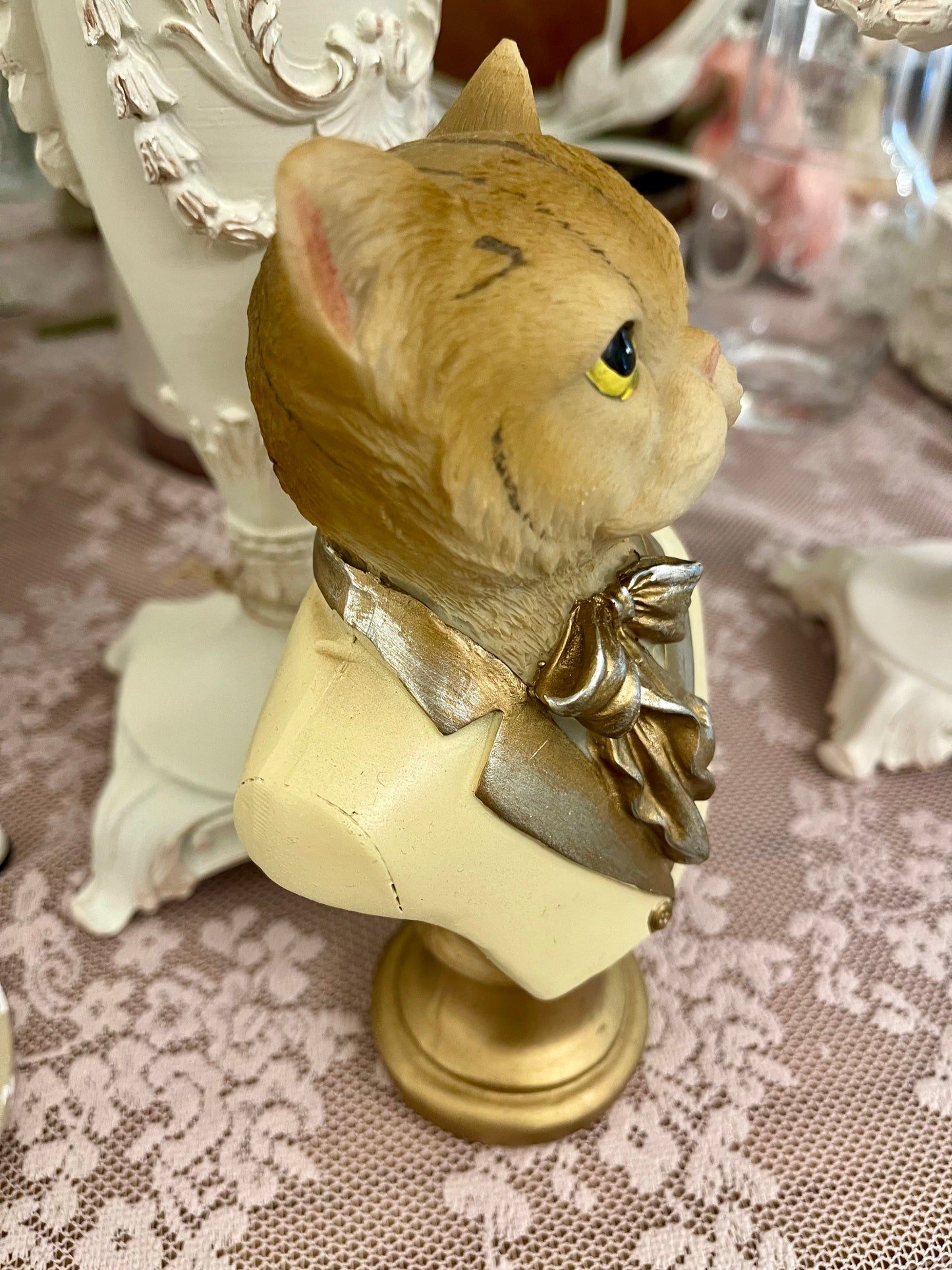 Chat élégant