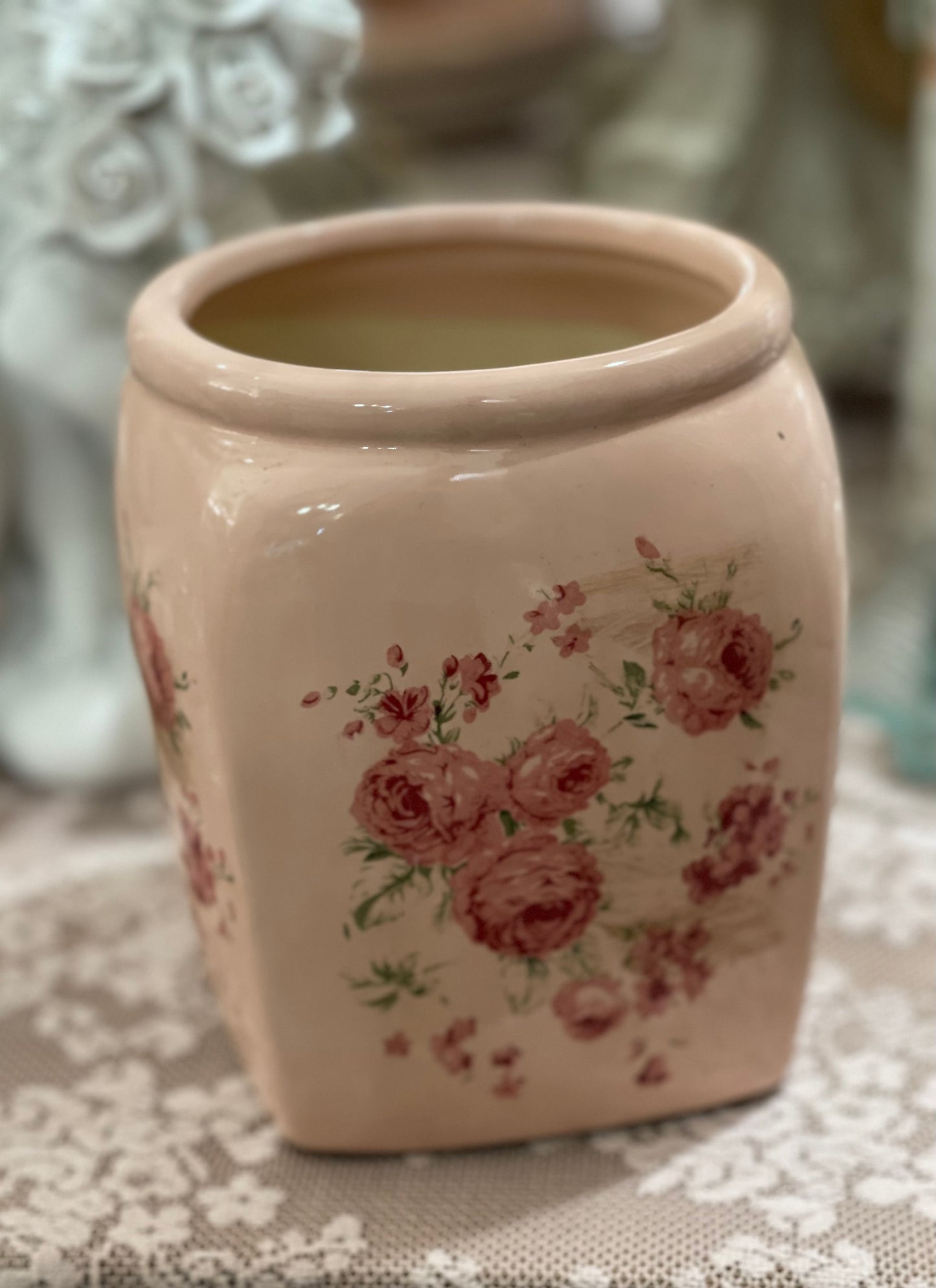 Cache pot cœur de roses
