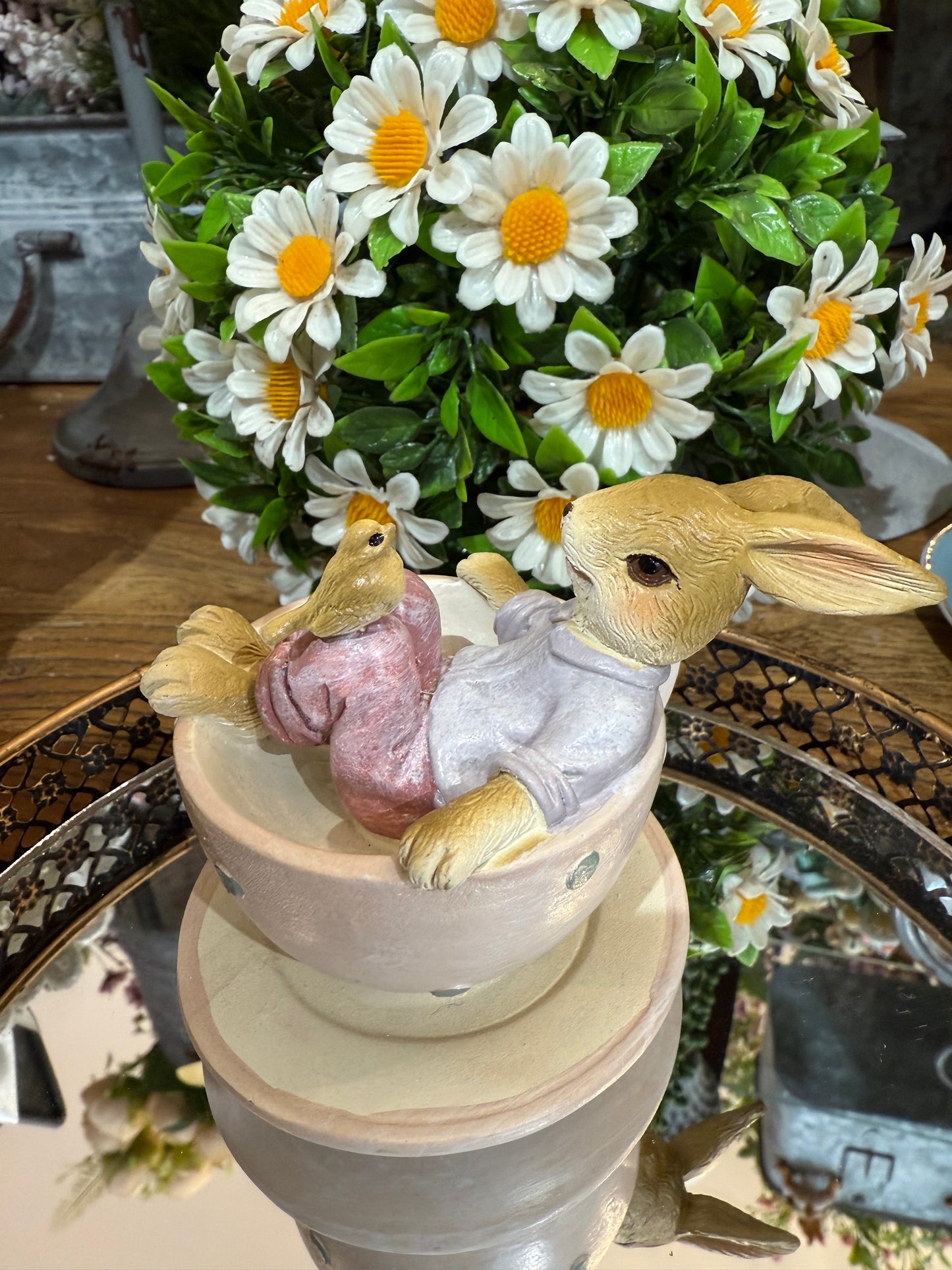 Lapin à l’Oiseau en Tasse Pastel