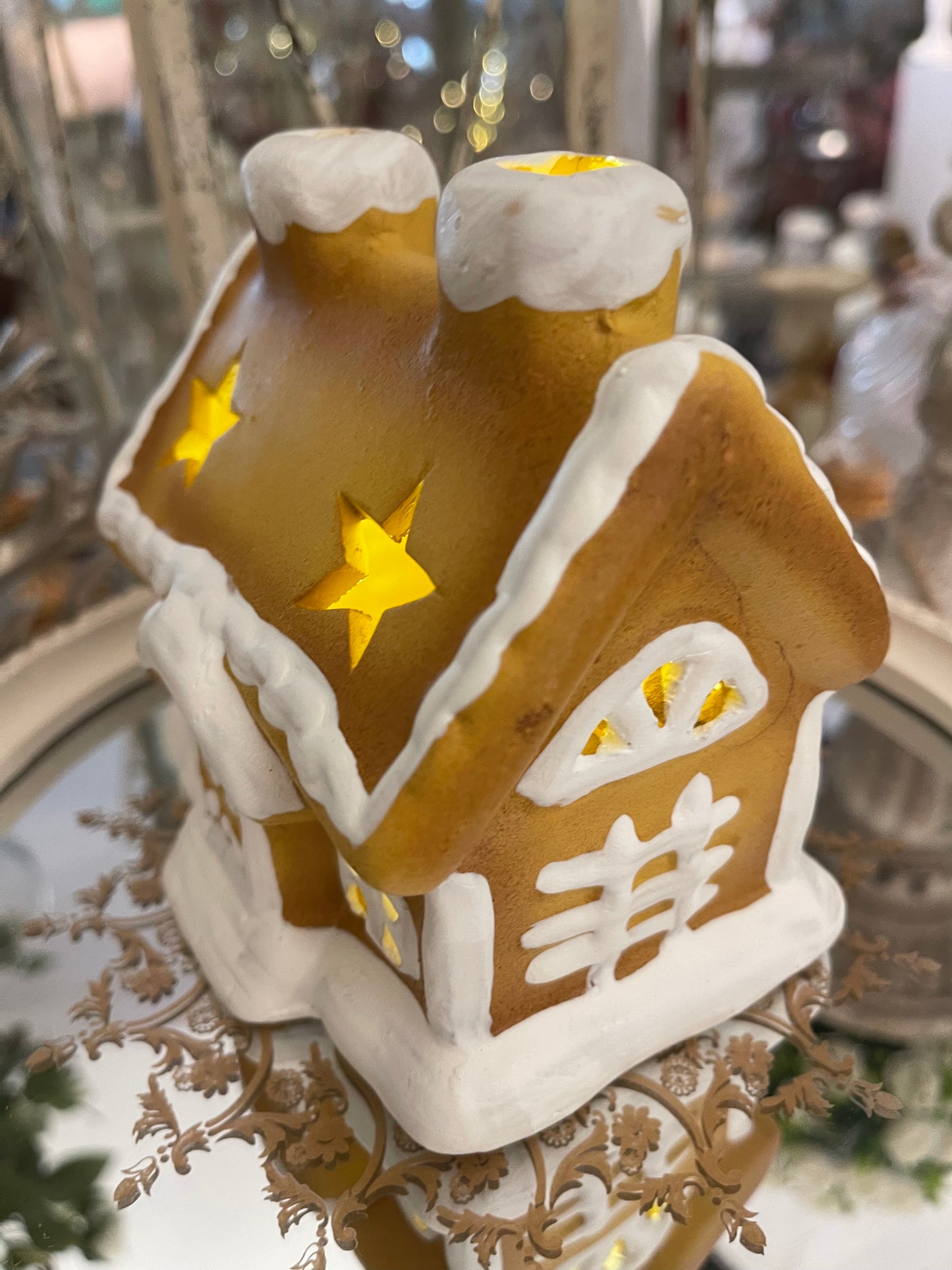 Maison lumineuse en pain d’épices étoilée