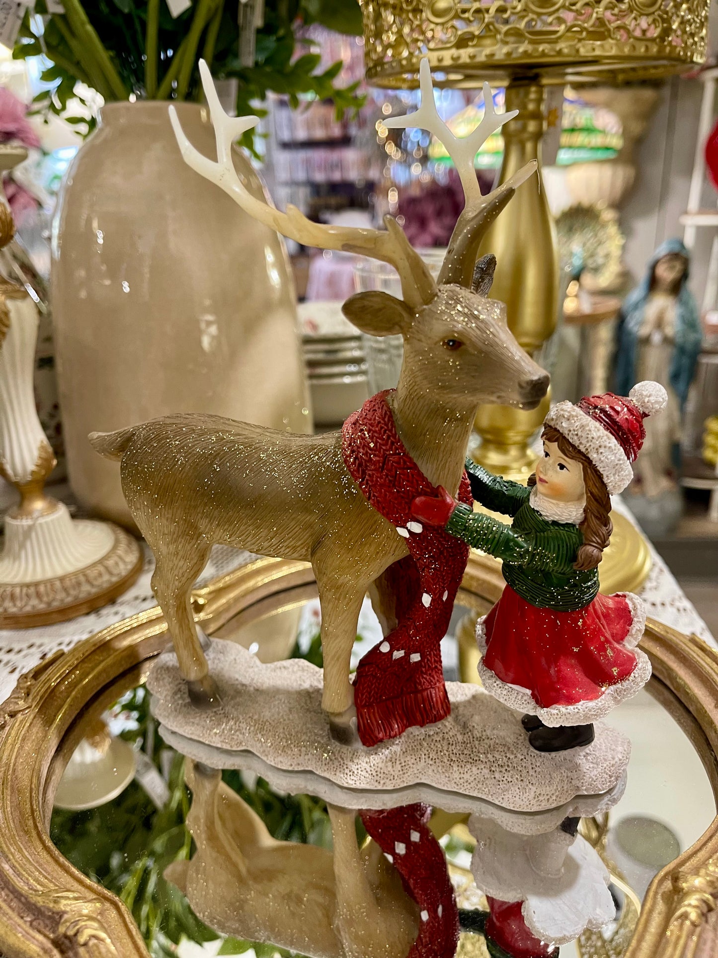 Petite Fille et Son Cerf