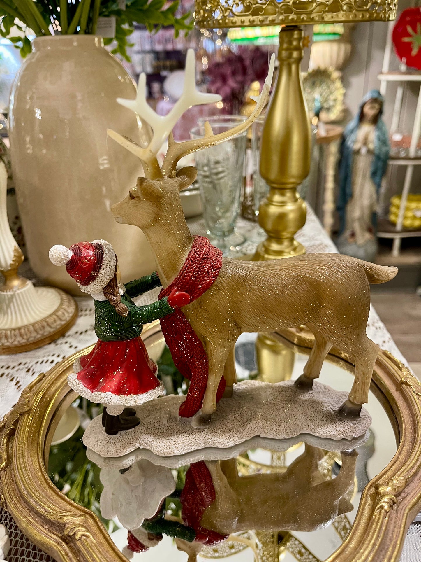 Petite Fille et Son Cerf