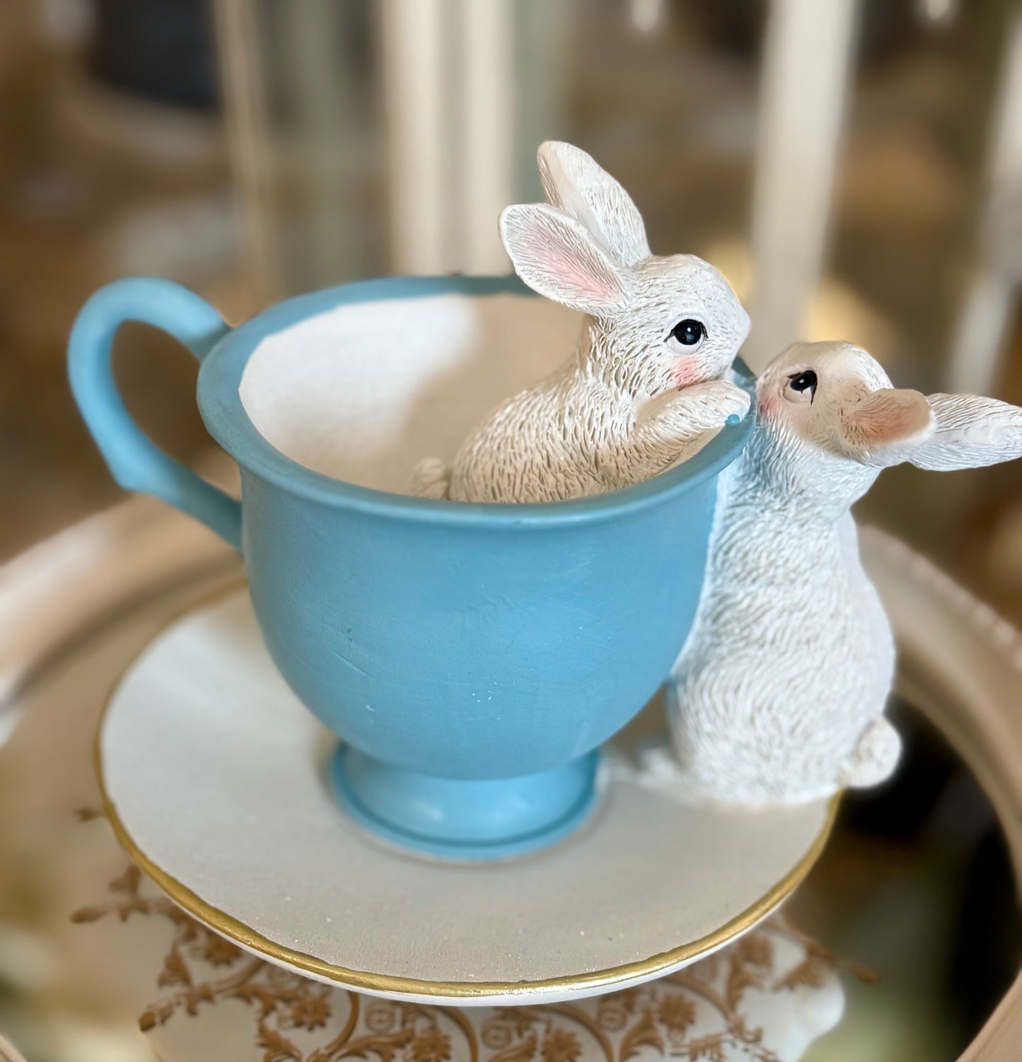 Couple Lapins en Tasse Fleurie