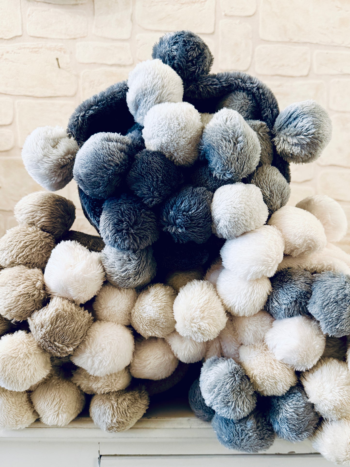 Plaid Pompons Cocooning