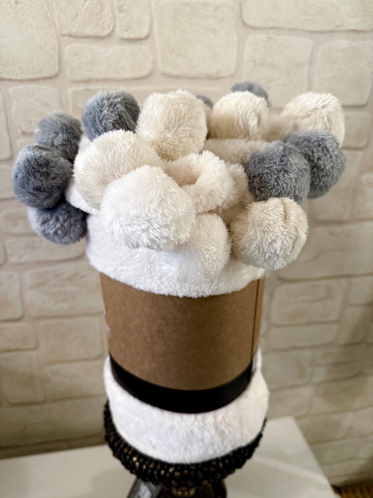 Plaid Pompons Cocooning