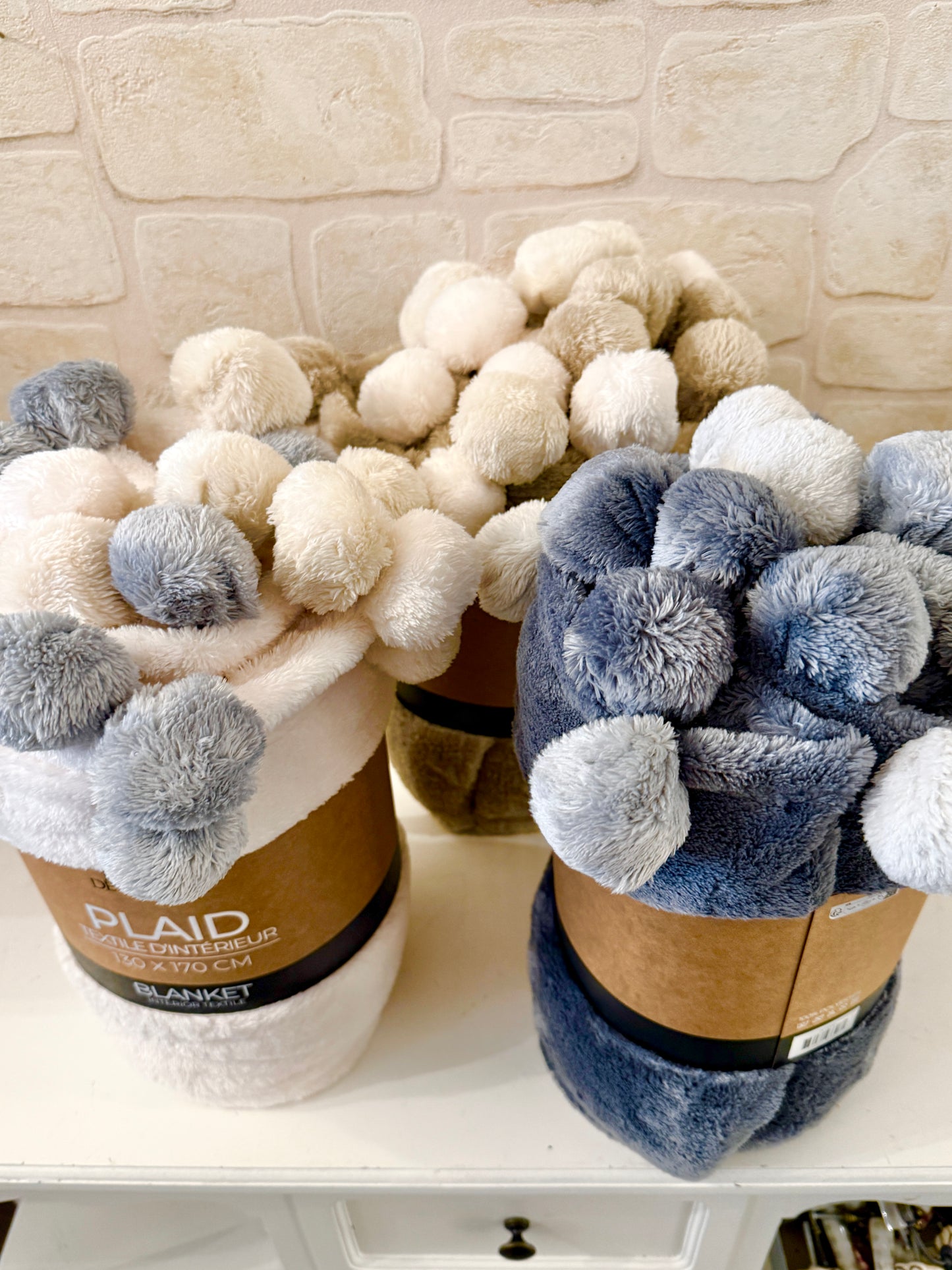 Plaid Pompons Cocooning