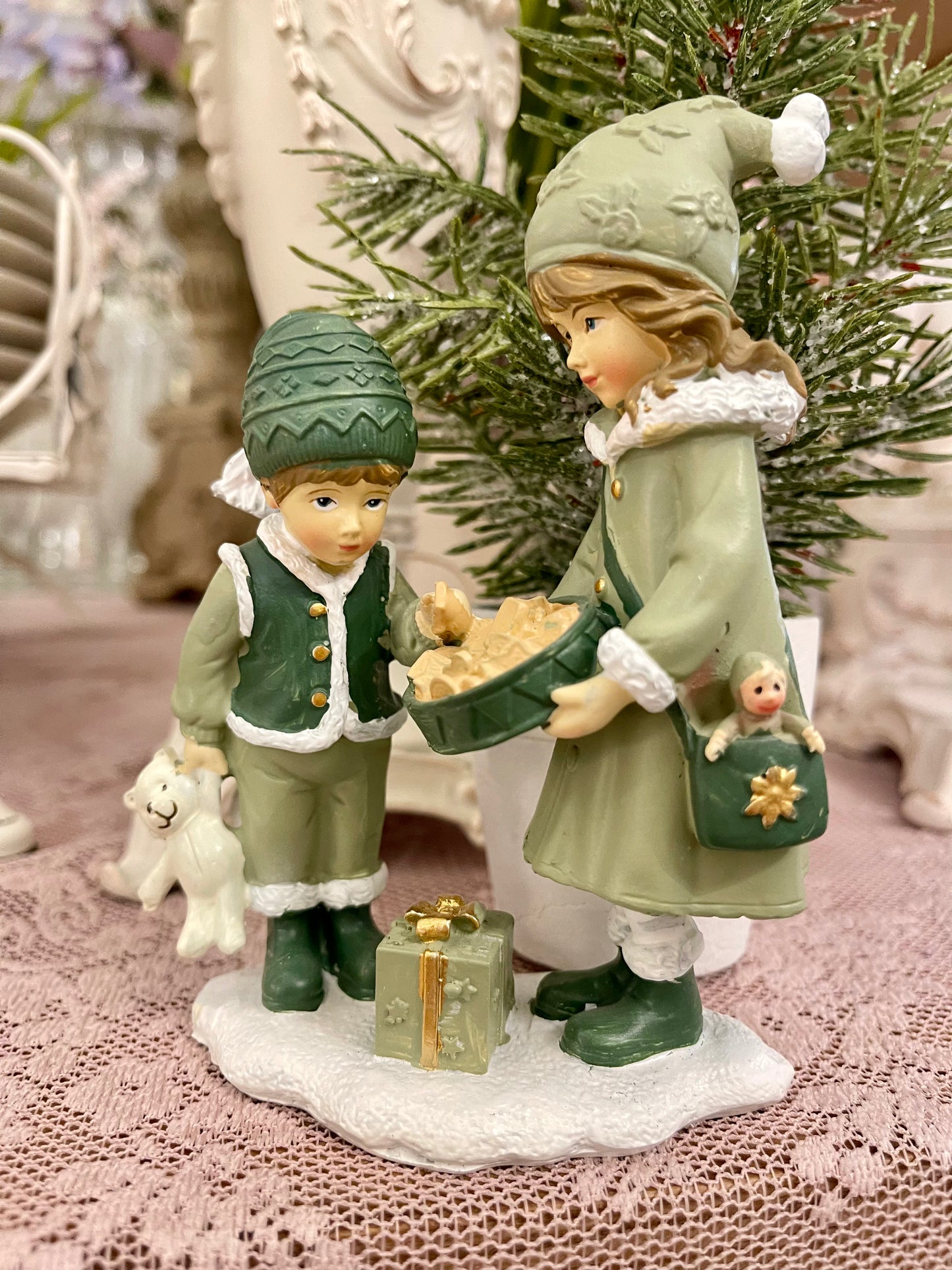 Couple d’enfants victoriens