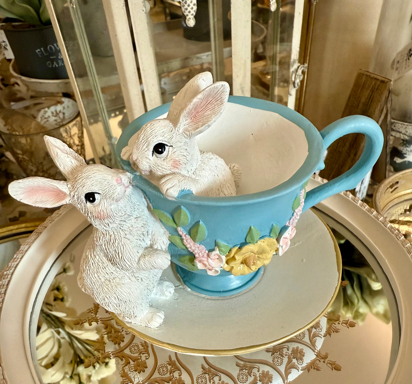 Couple Lapins en Tasse Fleurie
