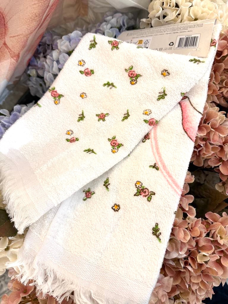 Essuie-mains en coton 40x66 cm motif thé et fleurs, style romantique et shabby chic, textile décoratif pour cuisine ou salle de bain dans une ambiance douce et poétique