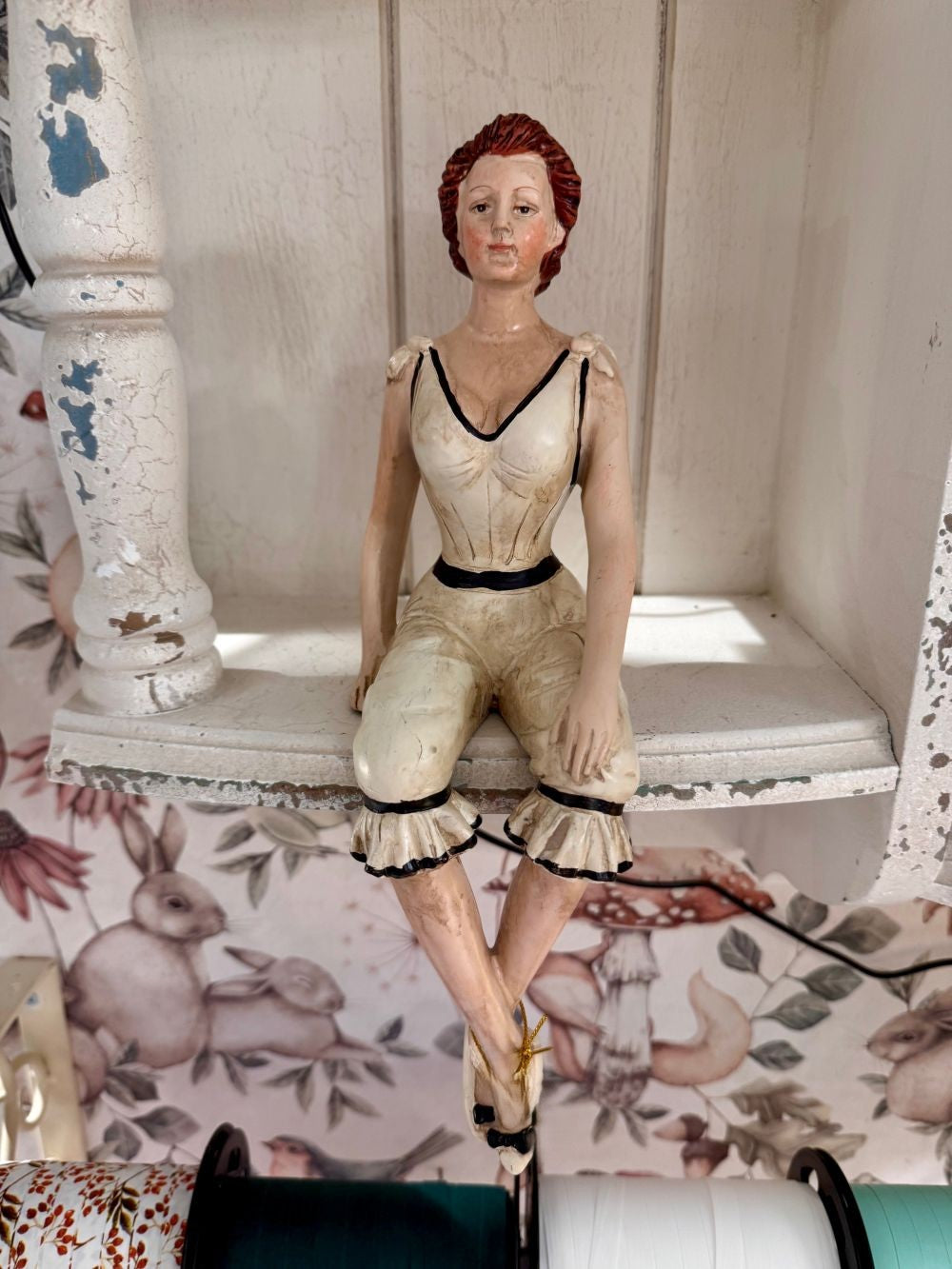 Figurine décorative de baigneuse rétro assise, 29 cm, ivoire et noir, style romantique shabby chic, ambiance vintage élégante