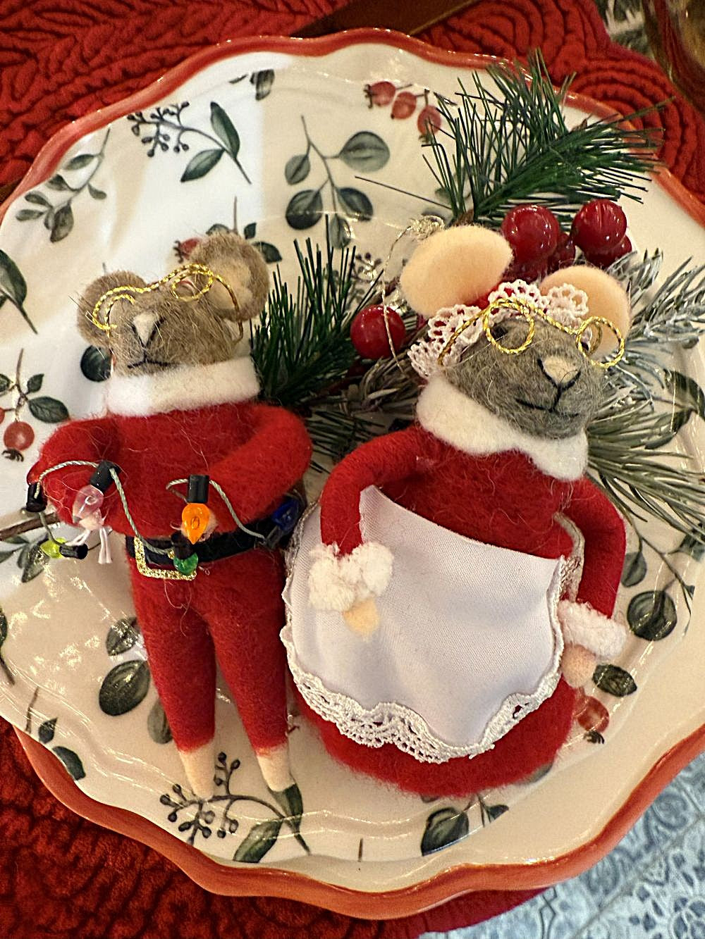 Couple de figurines souris en feutrine rouge et blanche, décoration de Noël romantique et shabby chic, 14 cm