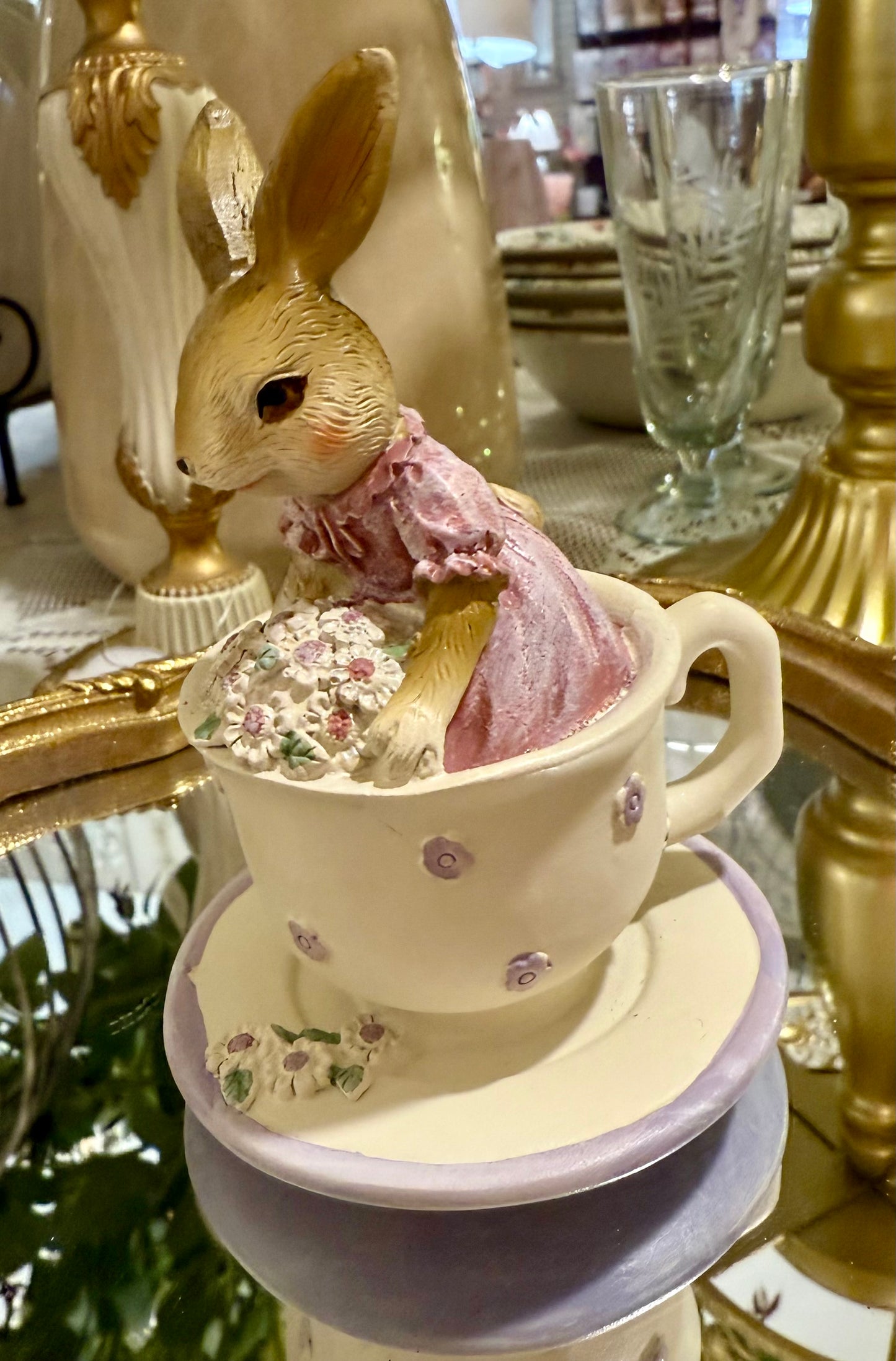 Lapinette dans sa Tasse profil gauche