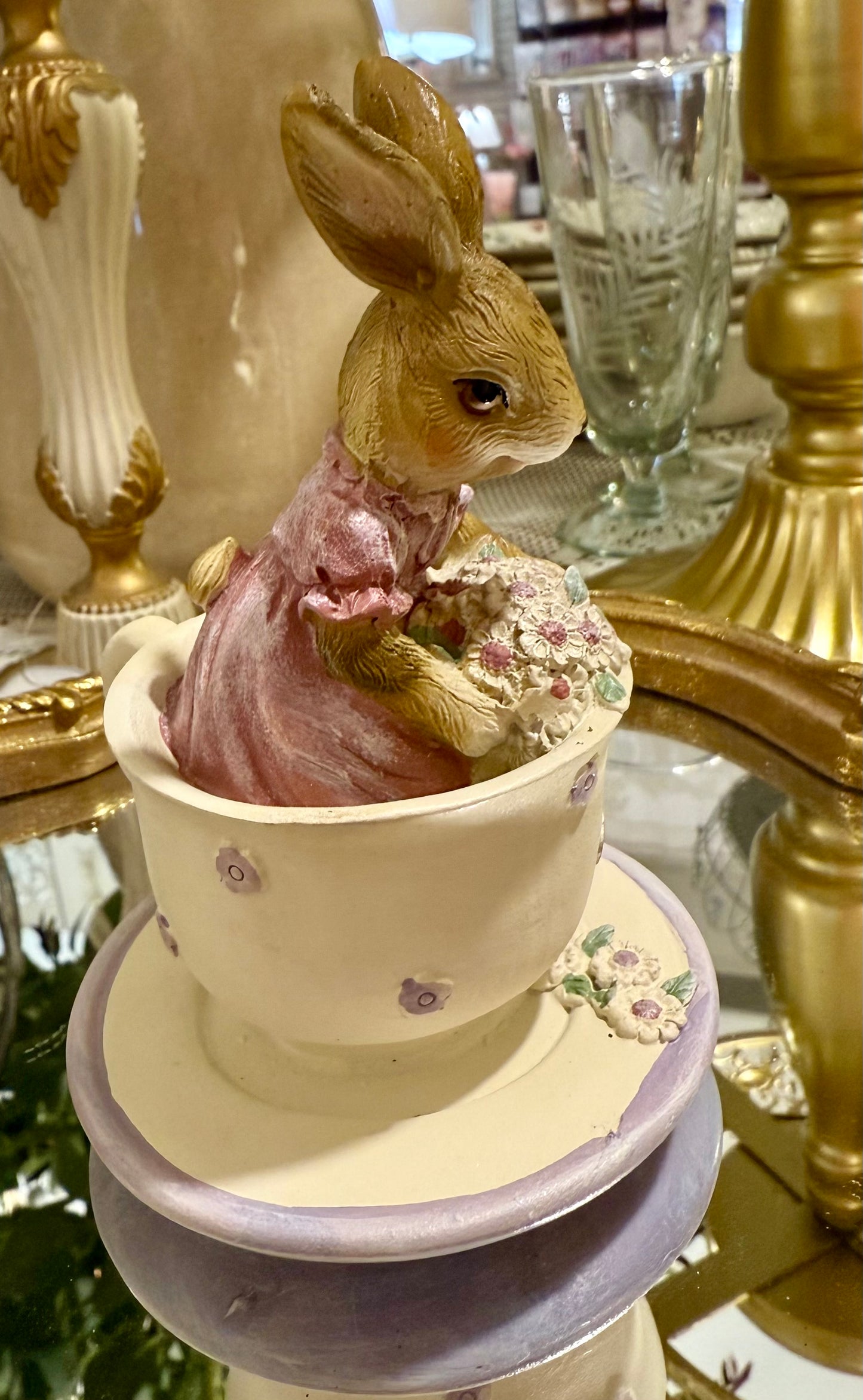 Lapinette dans sa Tasse profil droit