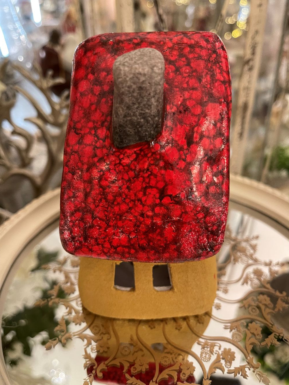 Photophore maisonnette en terre cuite beige et rouge avec cœur découpé, décoration romantique et féérique, lumière chaleureuse pour intérieur de charme