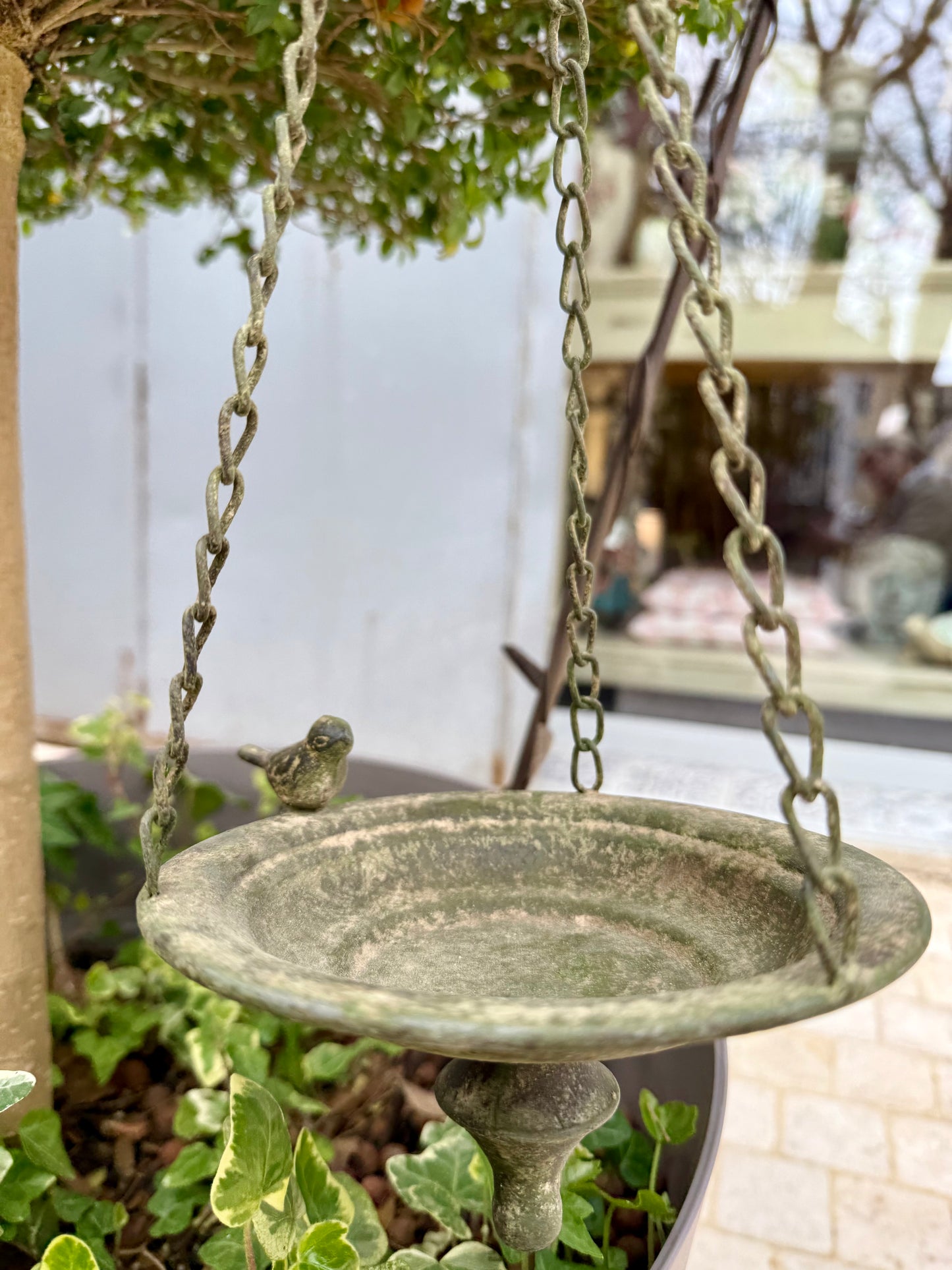 Mangeoire suspendue en métal avec oiseau décoratif, style shabby chic pour jardin ou terrasse