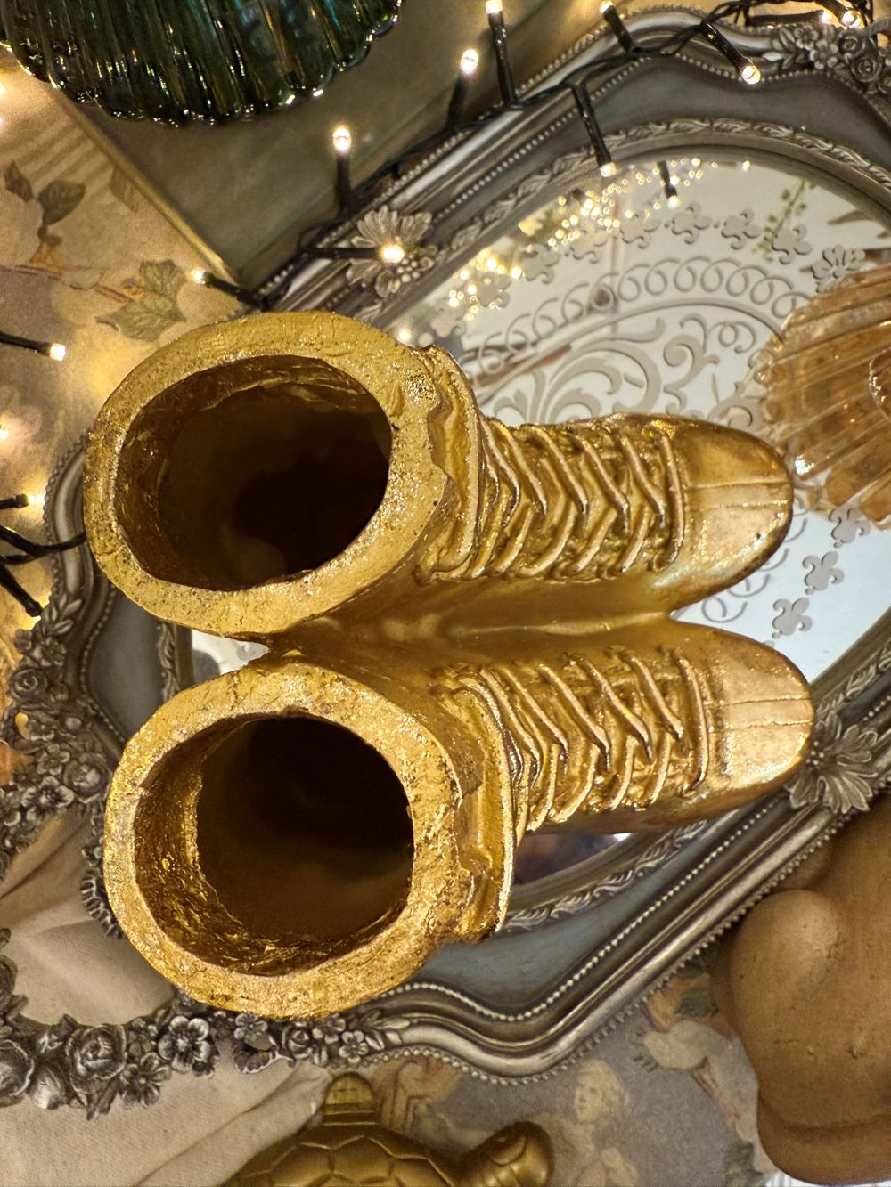 Trésor Éphémère, patins décoratifs dorés 16x18x12 cm, style shabby chic et féérique, pour une décoration romantique et lumineuse