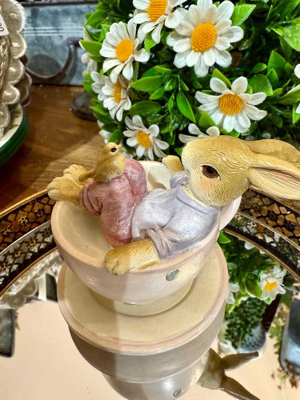 Lapin à l’Oiseau en Tasse Pastel