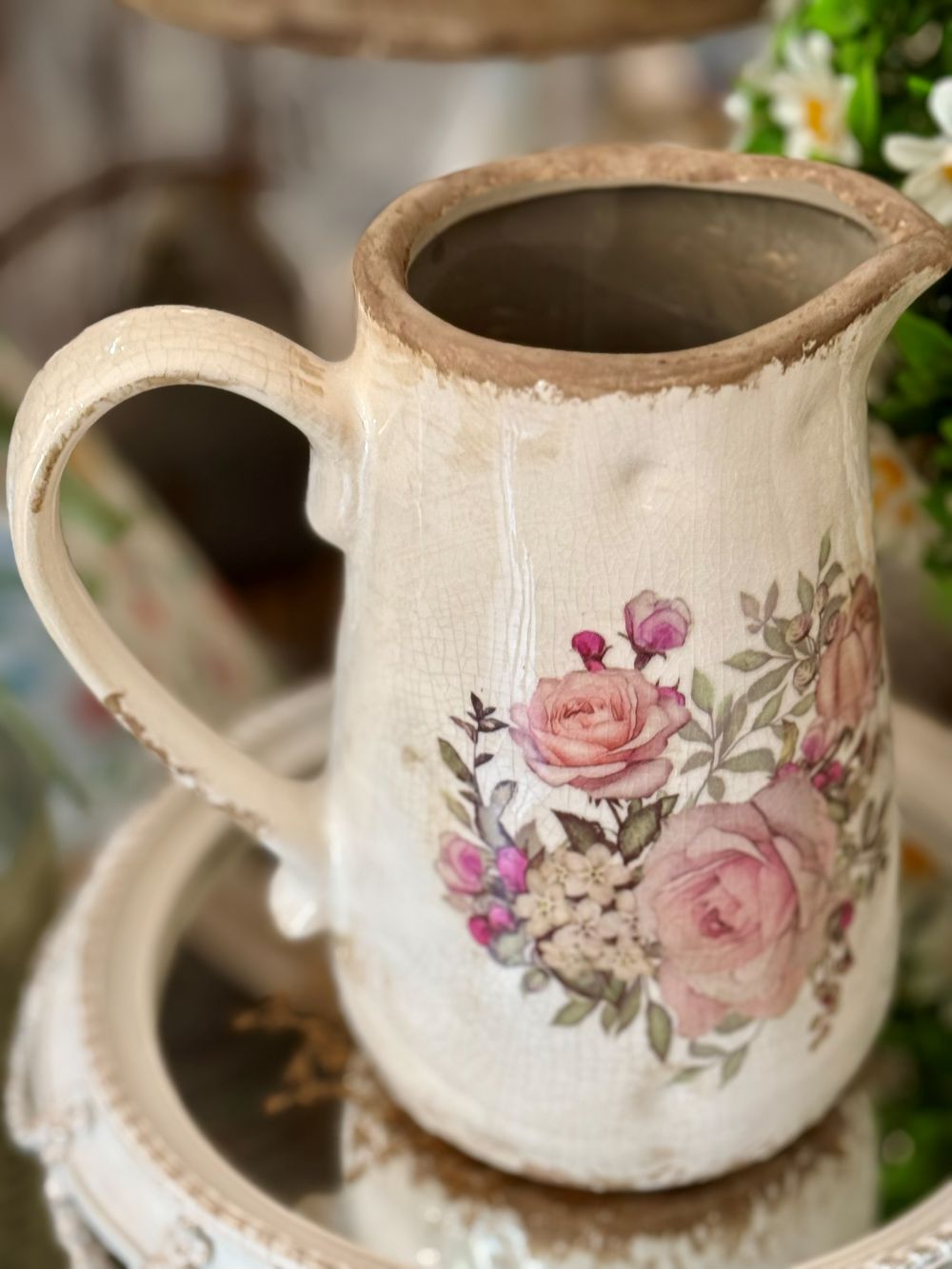 Pichet décoratif “Roses Anglaises” blanc cassé rose vert décor shabby chic romantique