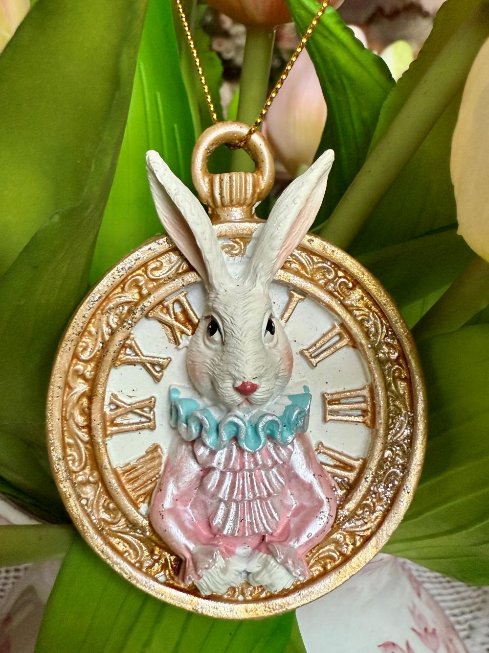 Pendentif décoratif lapin Alice blanc en accessoires de décoration, style shabby chic et féérique, ambiance poétique et romantique