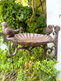 Bassin oiseau mural en fonte brun rouille avec deux oiseaux décoratifs, style vintage pour décoration jardin romantique et shabby chic