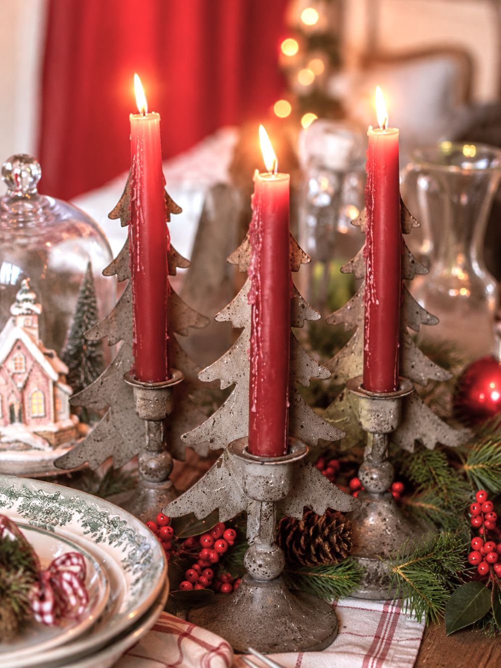 Bougeoir sapin de Noël Blanc Mariclò en métal brun patiné sur pied, style vintage shabby chic pour décorer une console ou une table de fête