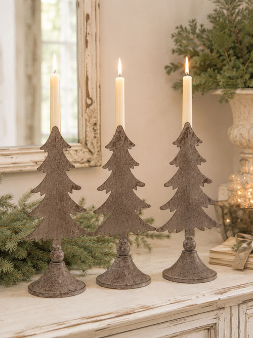 Bougeoir sapin de Noël Blanc Mariclò en métal brun patiné sur pied, style vintage shabby chic pour décorer une console ou une table de fête