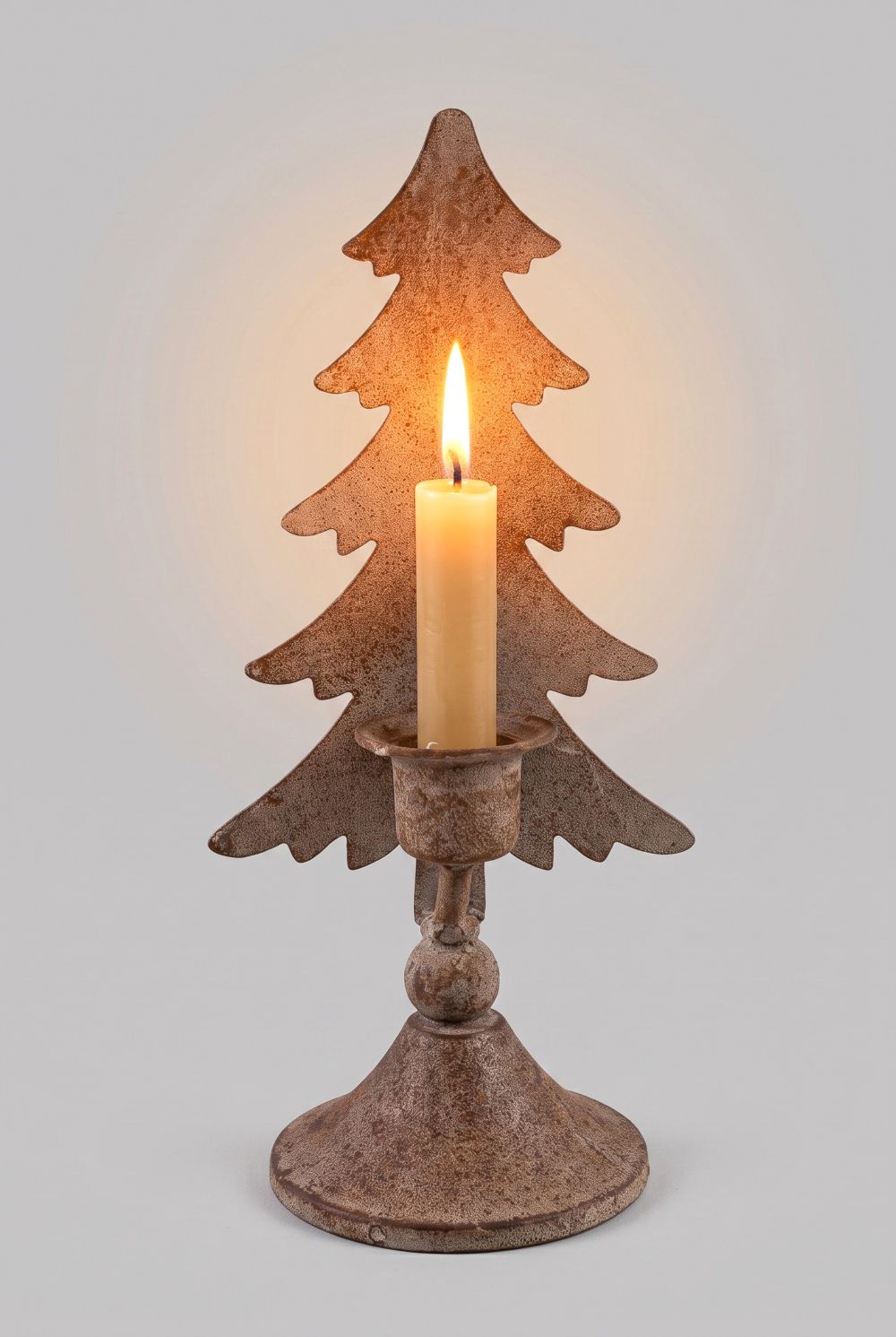 Bougeoir sapin de Noël Blanc Mariclò en métal brun patiné sur pied, style vintage shabby chic pour décorer une console ou une table de fête