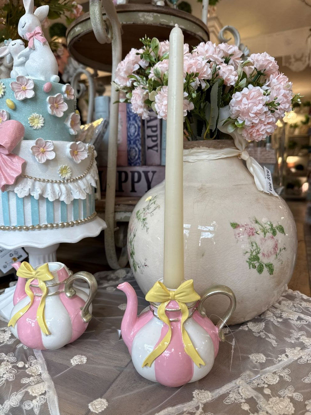 Bougeoir décoratif en forme de théière rose et blanc au style shabby chic romantique, ambiance poétique et décoration de charme