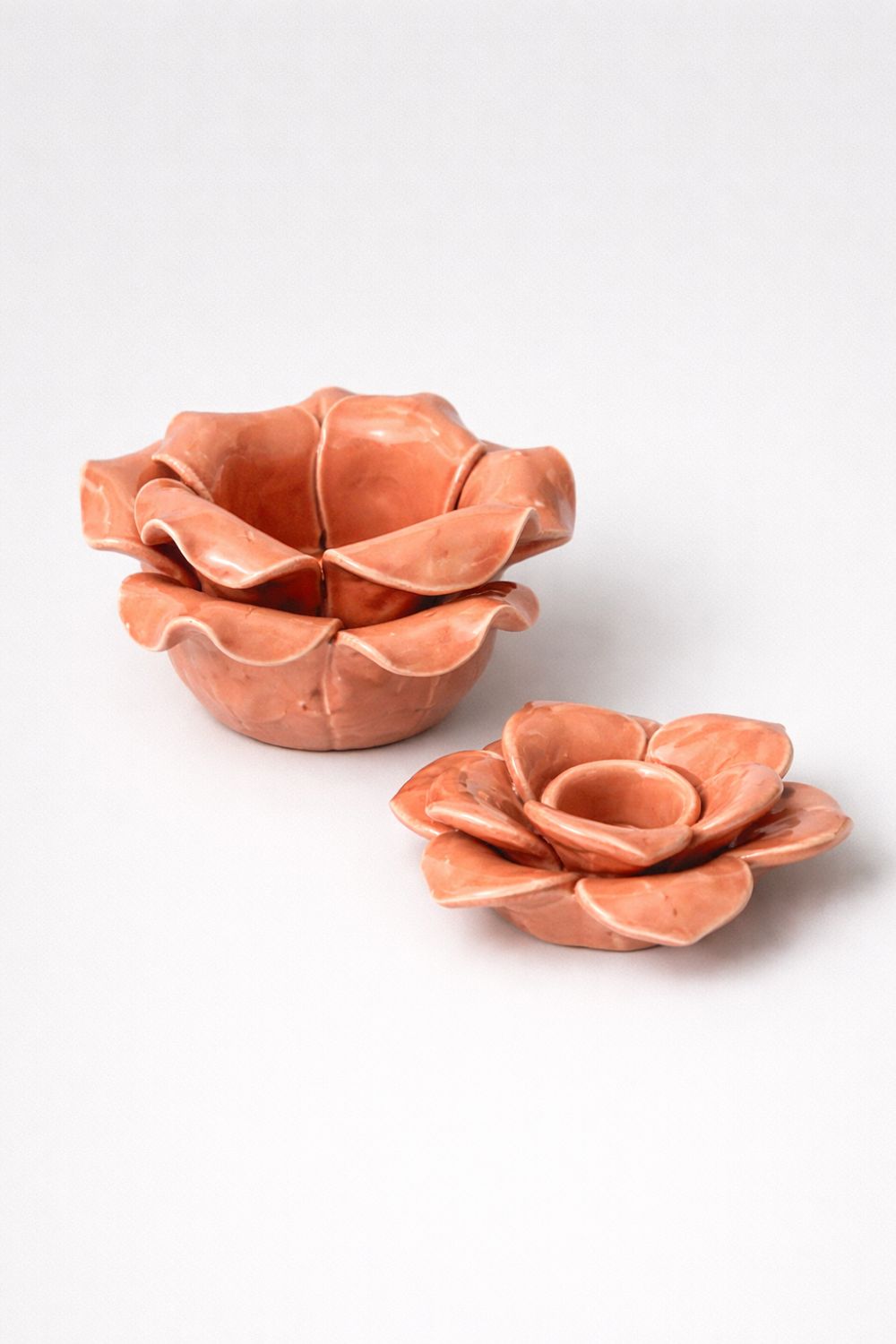 Lot de bougeoirs en forme de fleur rose en faïence, style shabby chic et décoration romantique, ambiance douce et poétique