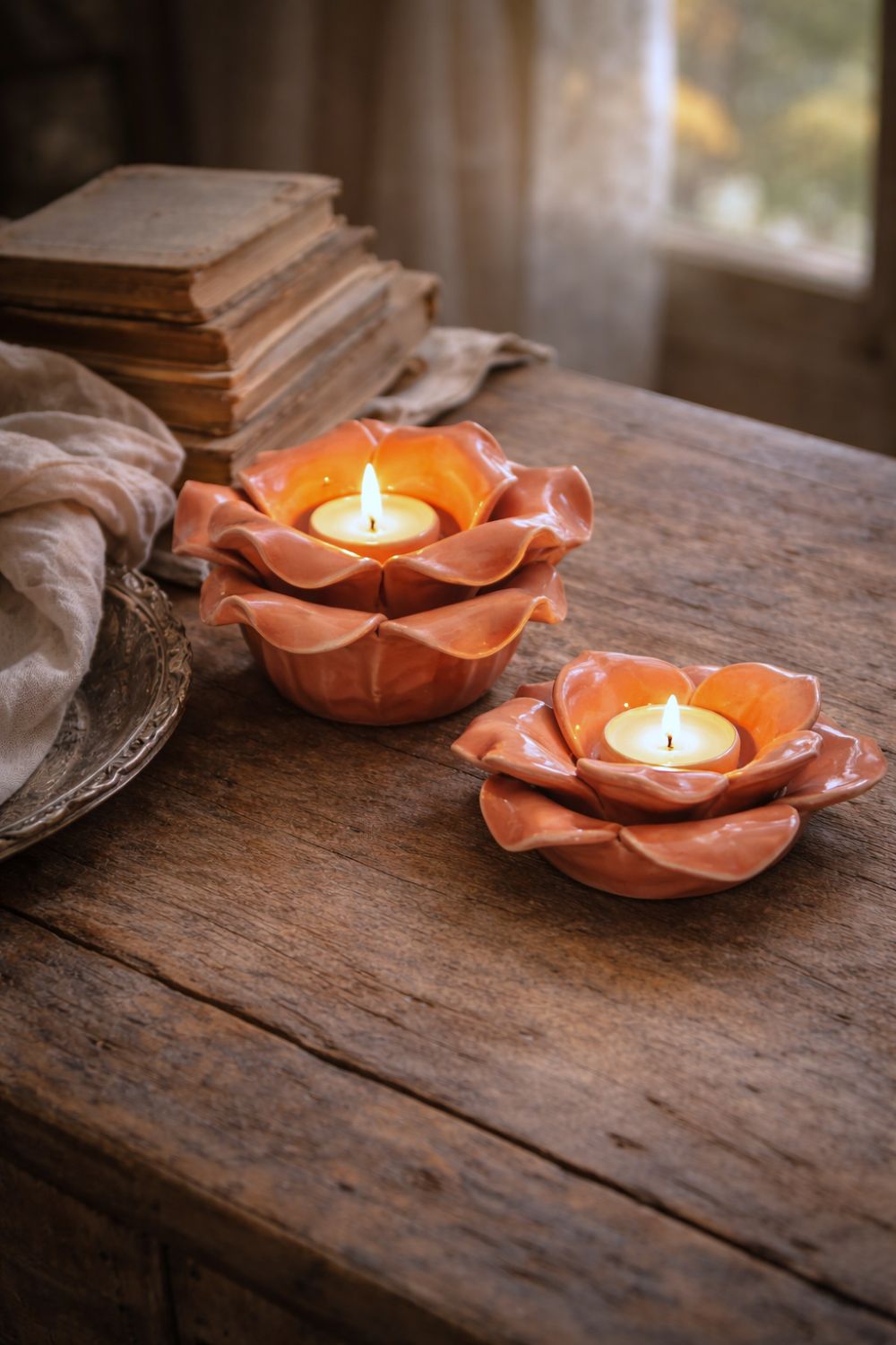 Lot de bougeoirs en forme de fleur rose en faïence, style shabby chic et décoration romantique, ambiance douce et poétique