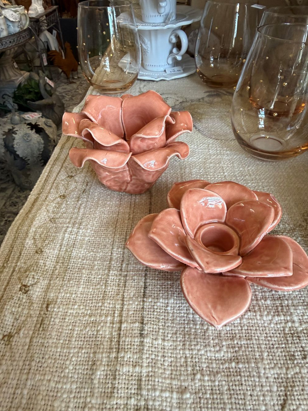 Lot de bougeoirs en forme de fleur rose en faïence, style shabby chic et décoration romantique, ambiance douce et poétique
