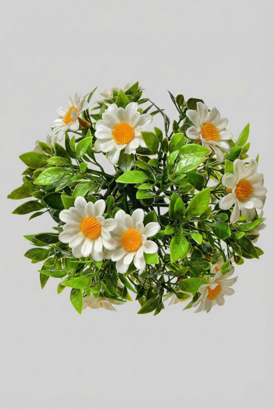 Boule décorative avec fleurs blanches printanières, décoration de charme aux tons doux, style romantique et poétique pour ambiance printanière