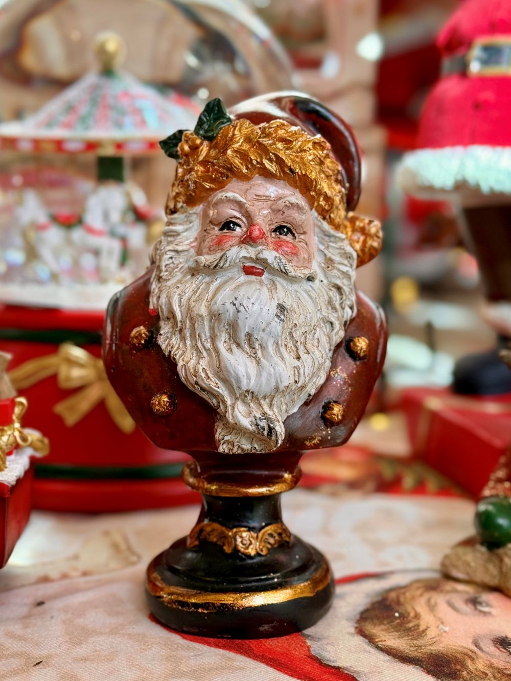 Buste décoratif du Père Noël 14,5 cm, couleurs rouge blanc or, style féérique et traditionnel pour une ambiance de Noël chaleureuse