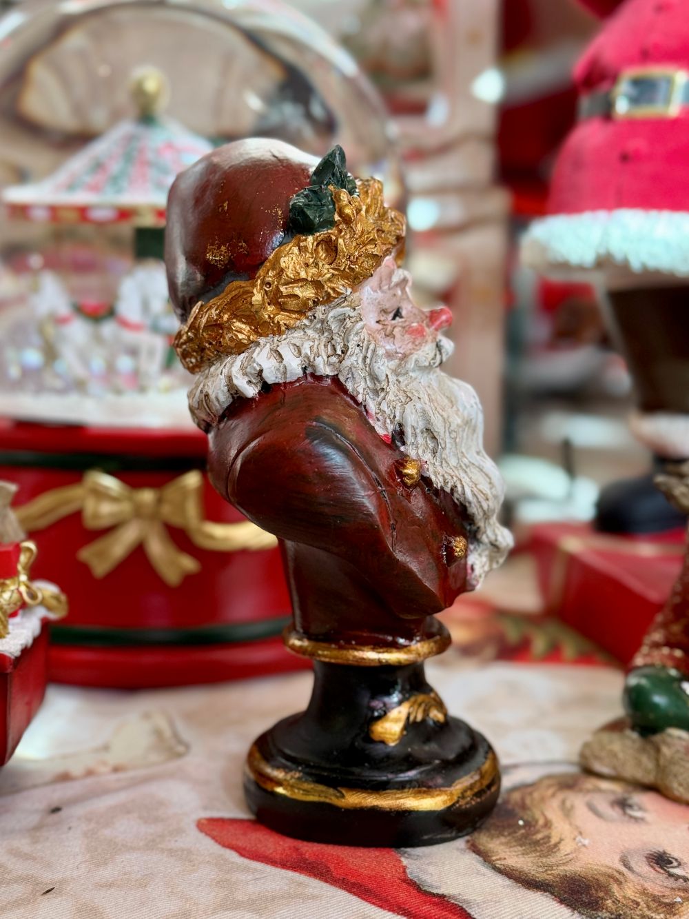 Buste décoratif du Père Noël 14,5 cm, couleurs rouge blanc or, style féérique et traditionnel pour une ambiance de Noël chaleureuse
