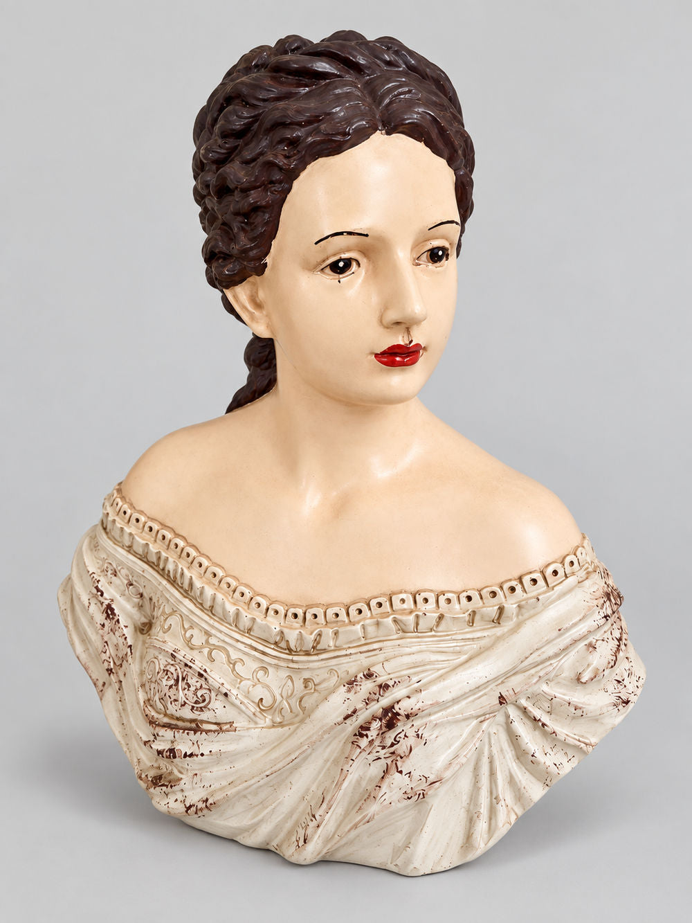 Buste décoratif de femme Olympe aux cheveux bruns et tenue blanc cassé patinée, style romantique shabby chic pour console ou coiffeuse