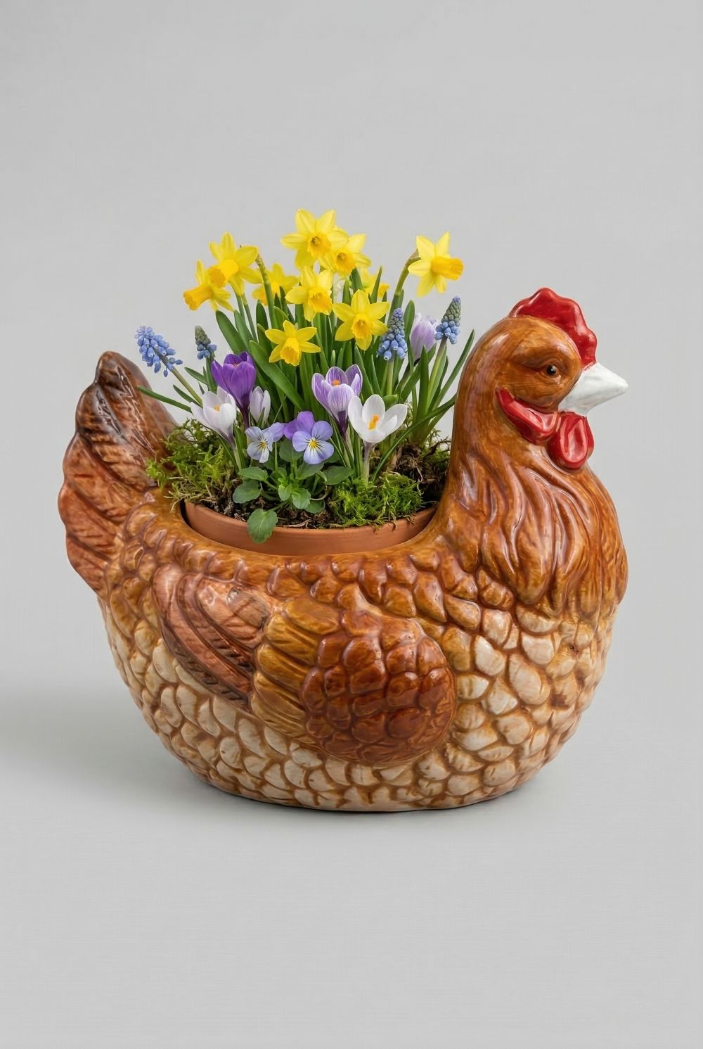 Cache-pot en porcelaine en forme de poule rousse marron et beige avec crête rouge, style décoration campagne shabby chic, ambiance chaleureuse