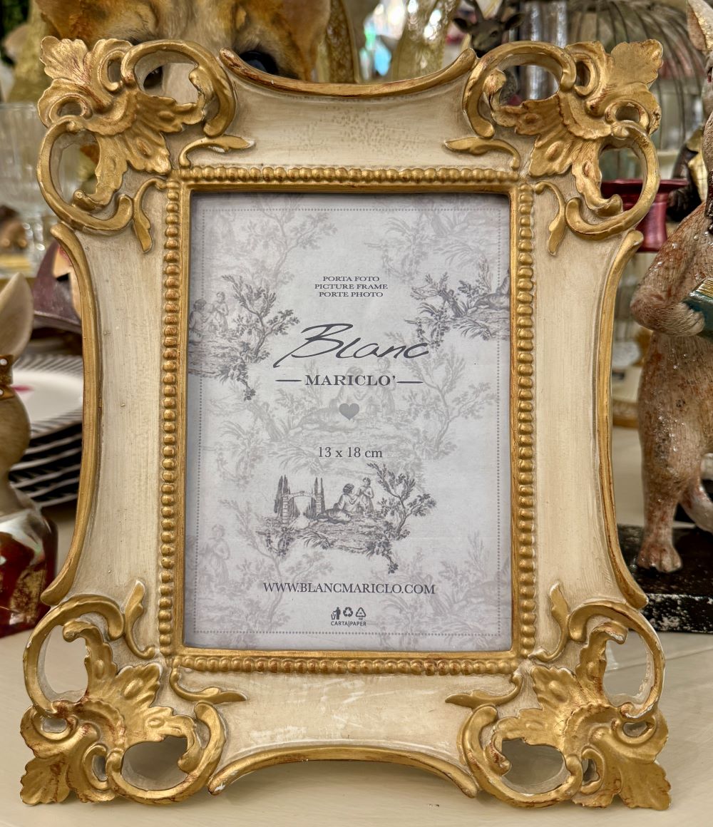 Cadre photo baroque en ivoire et doré de la marque Blanc Mariclo, format 13x18 cm, style romantique et shabby chic, ambiance élégante et vintage