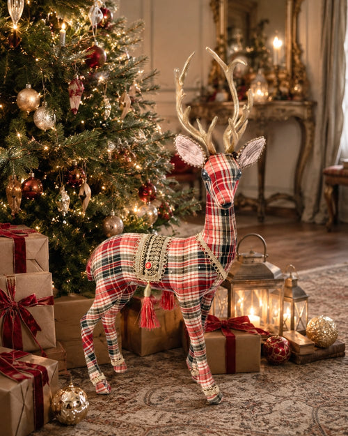 Cerf décoratif de Noël en tartan rouge et beige avec grands bois dorés et ornements raffinés, hauteur 60 cm