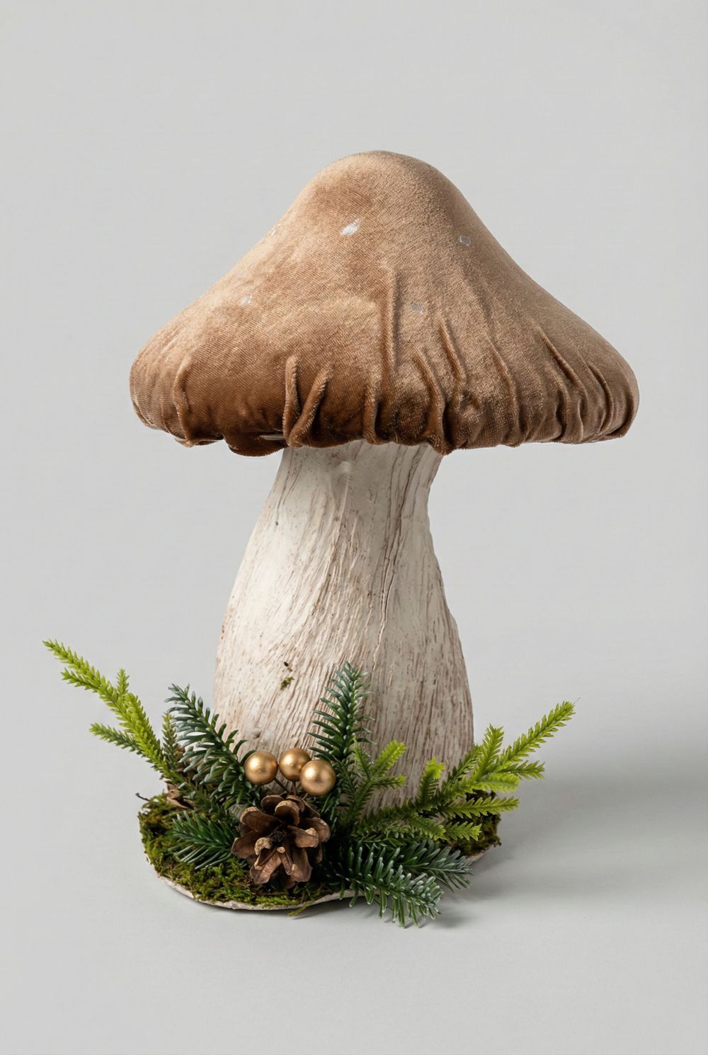 Champignon décoratif en feutrine aux tons naturels, accessoire de décoration poétique et féérique, idéal pour une ambiance campagne chic et automnale