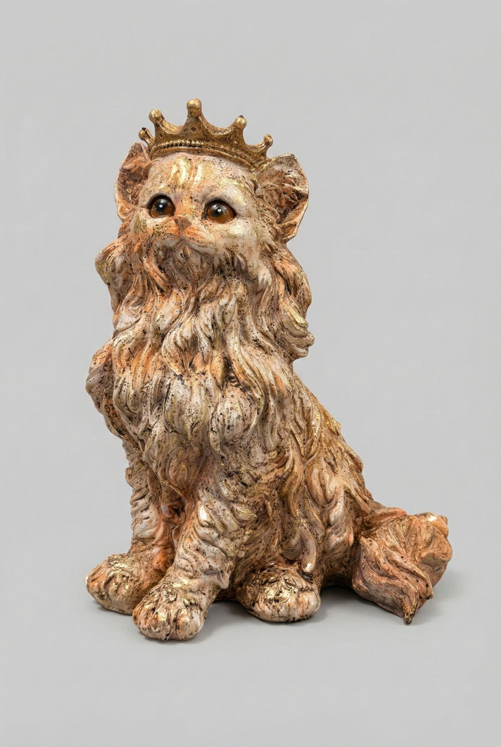Figurine chat persan décoratif couronné beige ivoire et doré, style shabby chic romantique, décoration de charme poétique et féérique