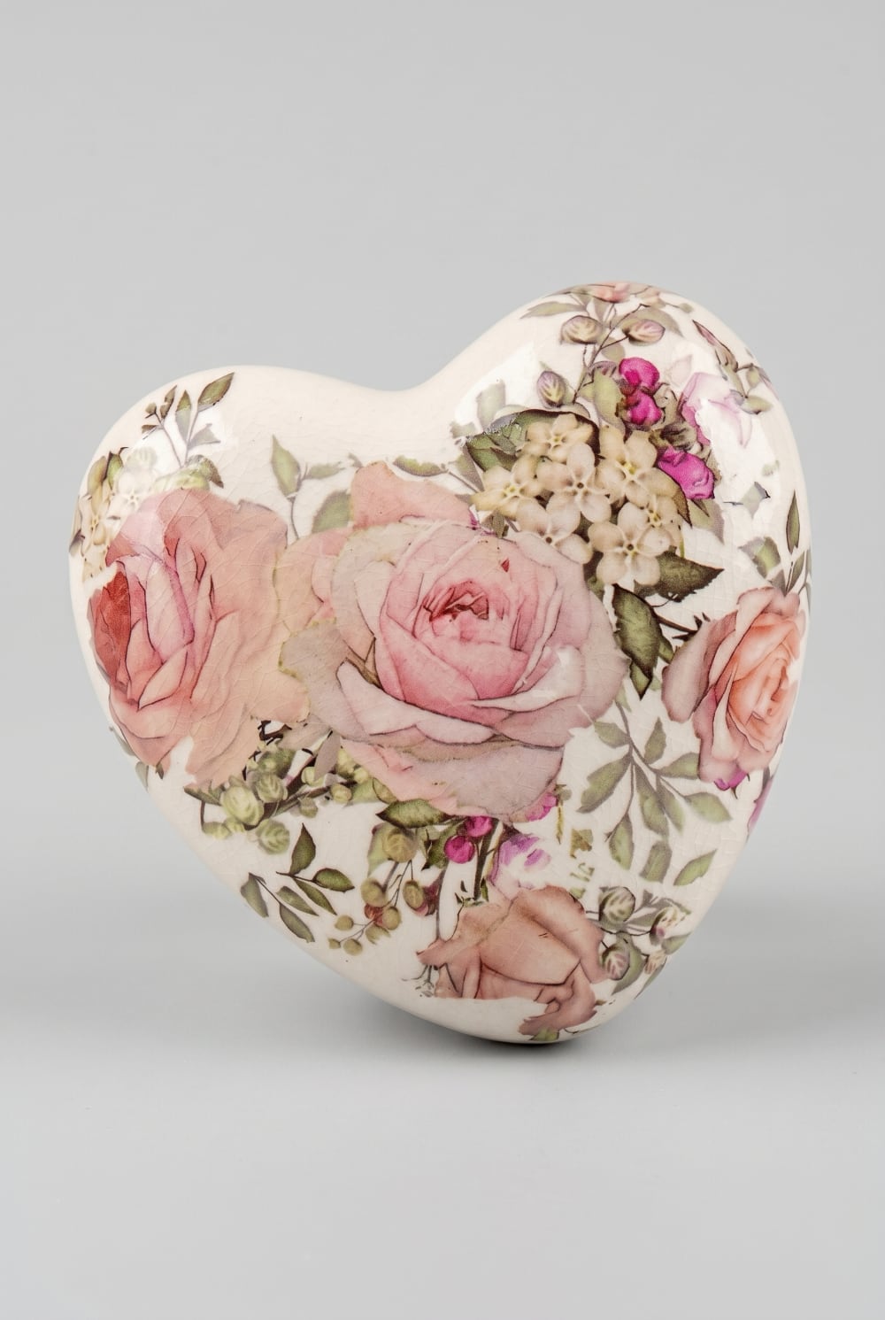 Cœur décoratif en terre cuite orné de roses anglaises roses et feuillage vert, décoration romantique shabby chic pour intérieur de charme