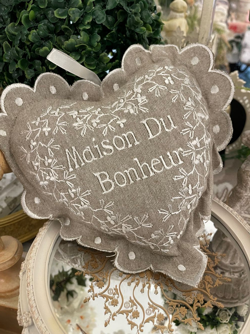 Coussin décoratif Maison du Bonheur, textile aux tons doux, style romantique shabby chic, coussin de décoration pour intérieur de charme