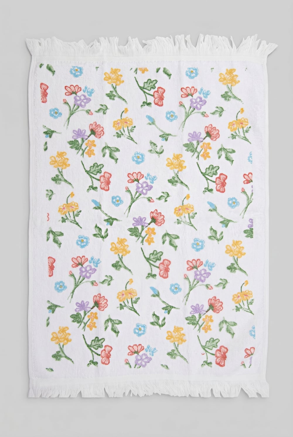 Essuie-mains en coton blanc avec motifs floraux imprimés multicolores, franges décoratives, style shabby chic et romantique