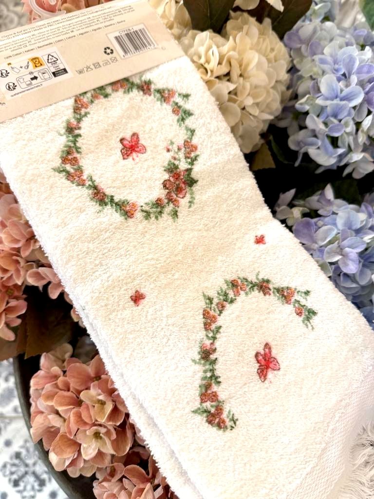 Essuie-mains couronne florale en coton, motifs délicats et style romantique, accessoire textile shabby chic idéal pour décorer la salle de bain ou la cuisine