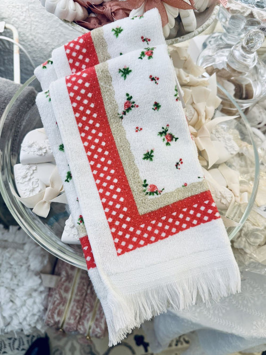 Essuie-mains Liberty en coton blanc avec motifs fleuris rouges et verts, style romantique et shabby chic Clayre & Eef, décoration de charme