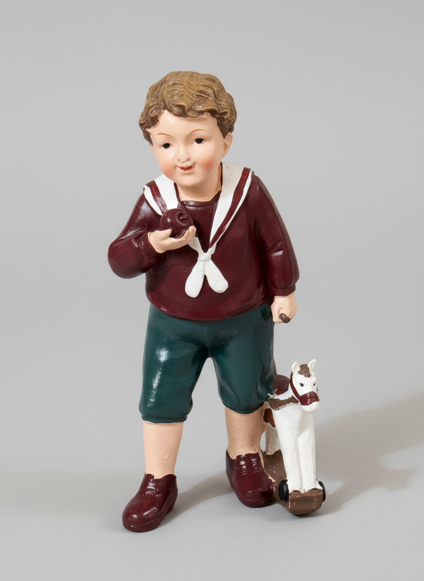 Figurine enfant rétro en tenue bordeaux et verte tenant un petit cheval, décoration romantique et féérique pour Noël