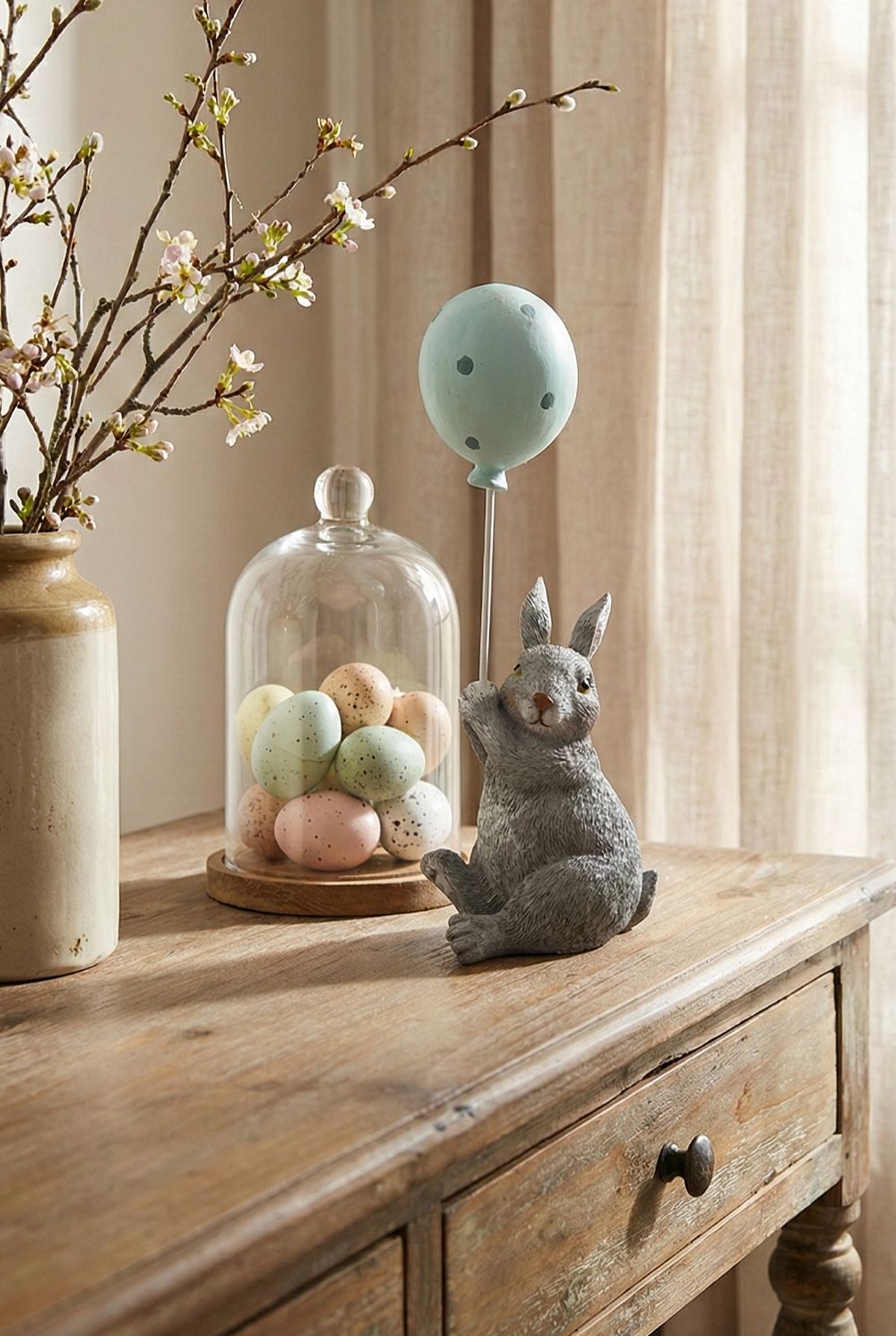 Figurine lapin au ballon vert menthe de 18 cm, décoration de Pâques romantique shabby chic, ambiance poétique et printanière
