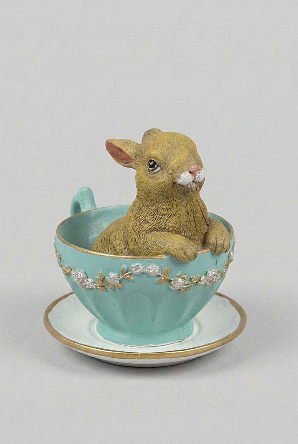 Figurine décorative lapin avec tasse style vintage shabby chic, tons doux beige et blanc, décoration romantique et poétique pour intérieur de charme