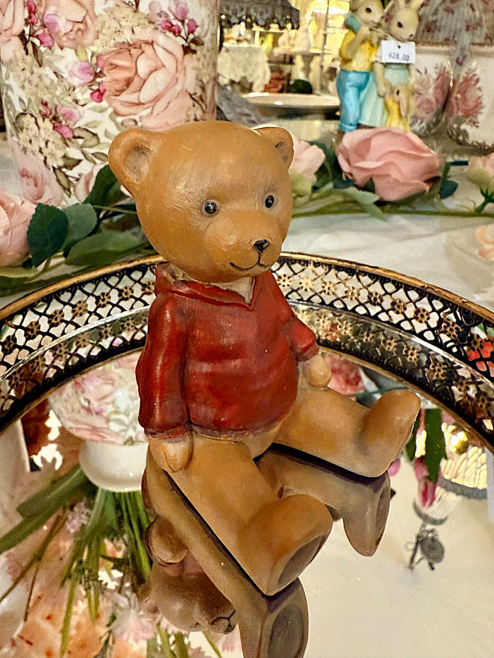 Figurine décorative ourson mignon, statuette aux tons doux beige et crème, style poétique et attendrissant pour décoration de charme